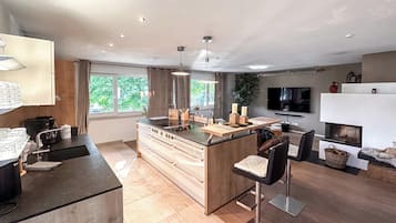 Micro-ondes, four, plaque de cuisson, lave-vaisselle