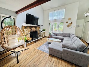 TV, fireplace