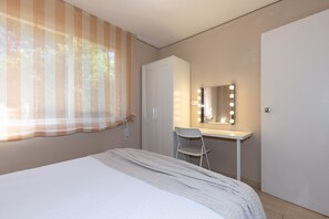 2 chambres, fer et planche à repasser, Wi-Fi gratuit, draps fournis