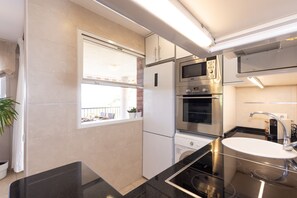 Fridge, microwave, oven, coffee/tea maker