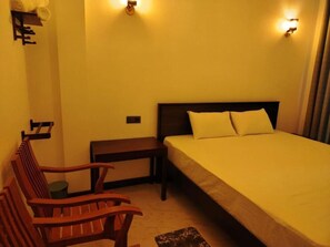 1 غرفة نوم ومكتب ومكواة/لوح كي وملاءات أسرّة