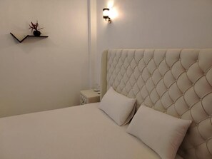 1 bedroom, iron/ironing board, bed sheets - TOPAZ SUITE (Ratnapura)