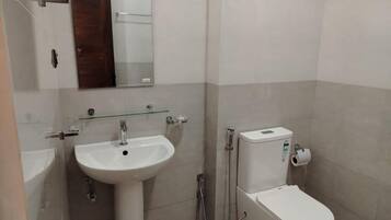 Dusche, Handtücher, Toilettenpapier