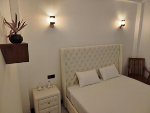 1 bedroom, iron/ironing board, bed sheets - TOPAZ SUITE (Ratnapura)