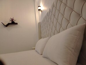 1 chambre, fer et planche à repasser, draps fournis