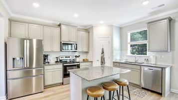 Mikrowelle, Ofen, Herdplatte, Geschirrspüler