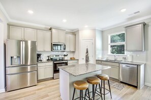 Micro-ondes, four, plaque de cuisson, lave-vaisselle