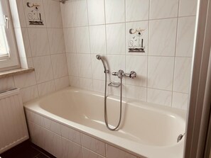 Dusch, hårtork och handdukar