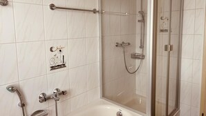 تجهيزات دش، مجففات شعر، مناشف