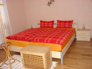 2 quartos, Wi-Fi de cortesia, roupa de cama