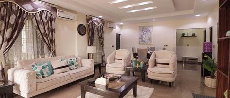 Junior-huone, parveke, kaupunkinäköala | Oleskelualue