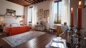 3 bedrooms, internet, bed sheets