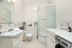 Dusche, Haartrockner, Handtücher