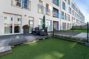 Terrace/patio - Family Apartment with Terrace | Parking, Close to the Beach (Władysławowo)