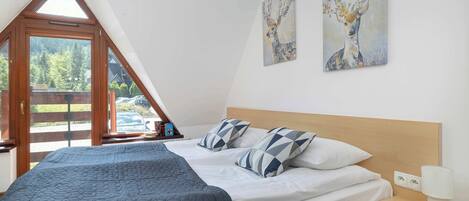 Iron/ironing board, travel crib, WiFi, bed sheets