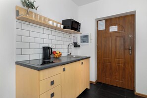 Fridge, microwave, stovetop, cookware/dishes/utensils