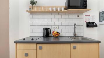 Fridge, microwave, stovetop, cookware/dishes/utensils