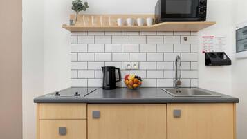 Fridge, microwave, stovetop, cookware/dishes/utensils