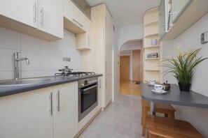 Fridge, microwave, oven, stovetop