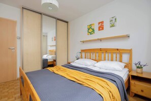 2 bedrooms, iron/ironing board, WiFi, bed sheets