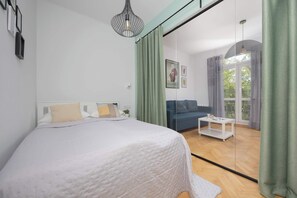1 habitación, tabla de planchar con plancha, cuna de viaje y wifi 