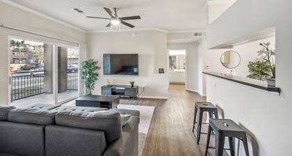 Rocky Mountain Haven w/ king bed, pool & hot tub