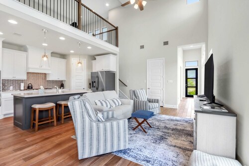 Dakota Cottage – Stay for 10