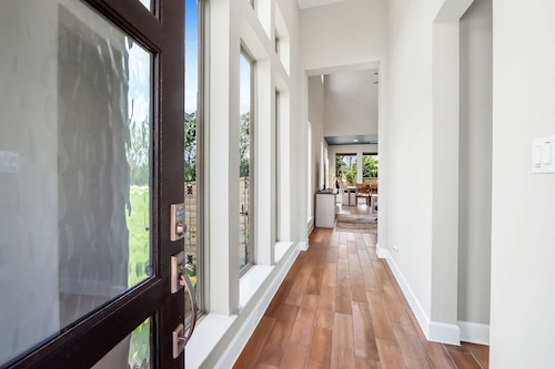 Dakota Cottage – Stay for 10