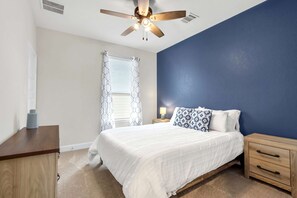 4 bedrooms, iron/ironing board, WiFi, bed sheets