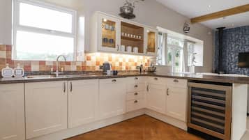 Dishwasher, cookware/dishes/utensils