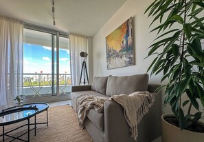 อพาร์ทเมนท์, ระเบียง, วิวสวน | บริเวณนั่งเล่น