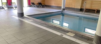 À 10m des pistes de ski, 1er étage, remise en forme, piscine, sauna, balcon, télévision