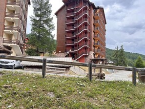 Exterior - 10m from ski slopes, 1st floor, swimming pool, sauna, balcony, ski locker, 56m², Risoul (Risoul)