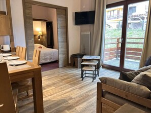 3 bedrooms, WiFi - 10m from ski slopes, 1st floor, swimming pool, sauna, balcony, ski locker, 56m², Risoul (Risoul)