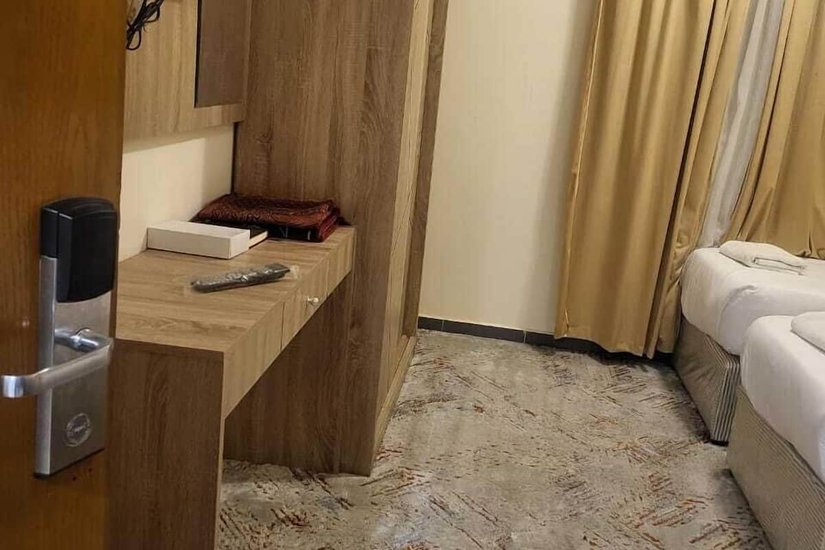 三人房, 城市景观 | 办公桌、笔记本电脑工作区、免费 WiFi