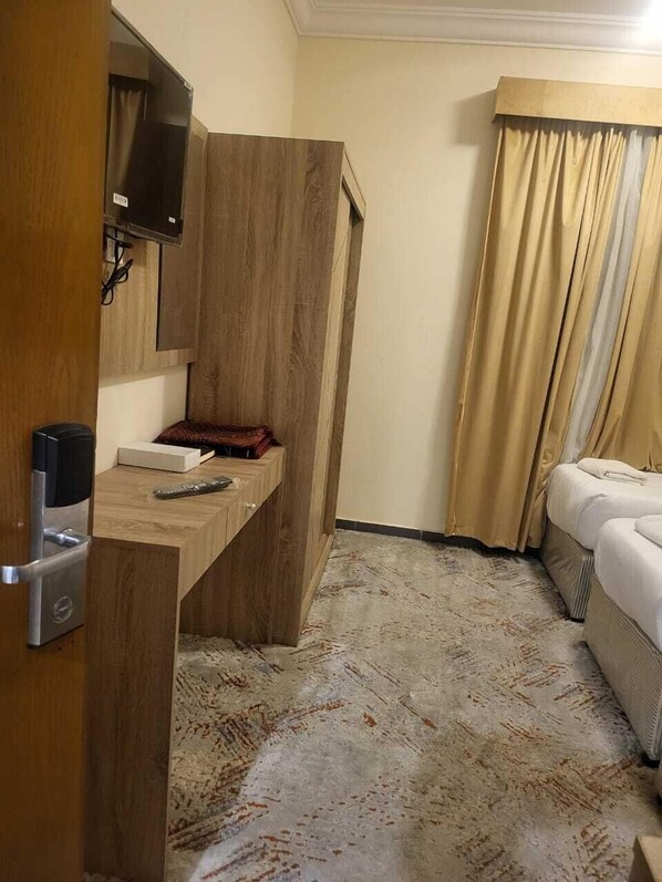 Triple Room, City View | Desk, laptop workspace, free WiFi