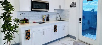 Modern & Private Apartment with Kitchen in Lehigh Acres – Independent Entry