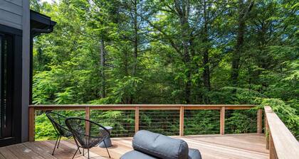 NEW: Luxe Glass Contemporary w/ Pool + Guest House