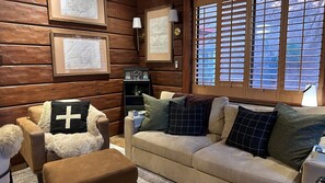 Smart TV, fireplace, books, offices