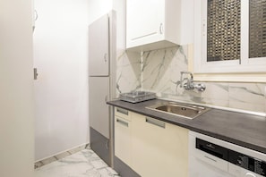 Micro-ondes, four, plaque de cuisson