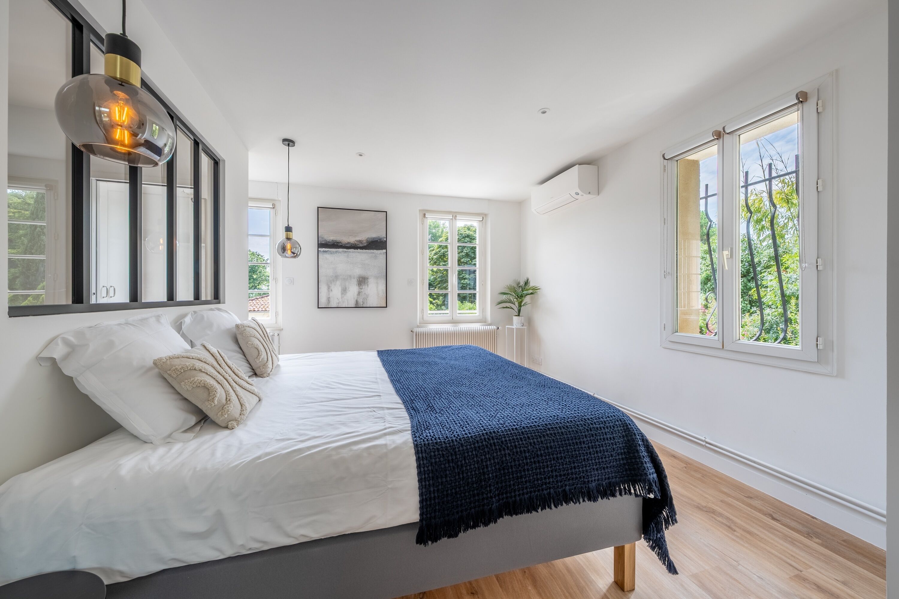 3 slaapkamers, een strijkplank/strijkijzer, gratis wifi, beddengoed