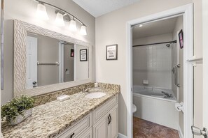 Hair dryer, towels - Comfy 3 bedroom with pool (Kissimmee)