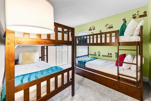 3 chambres, fer et planche à repasser, Wi-Fi, draps fournis