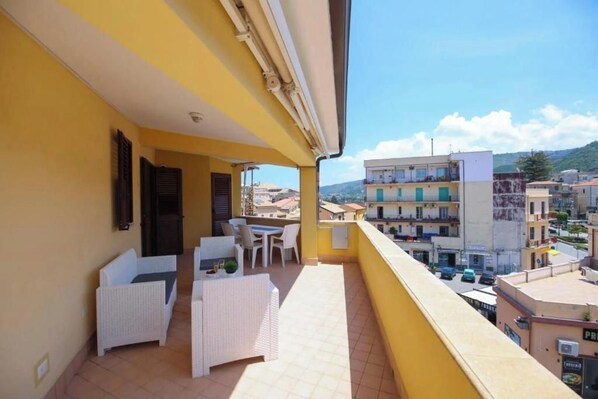 تناول الطعام بالخارج