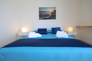 Iron/ironing board, Internet, bed sheets