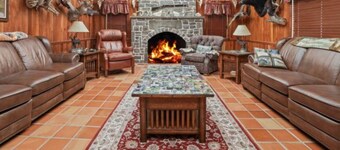 Charming 3 bedroom farmhouse with AC, fitness room in amazing Windsor NY