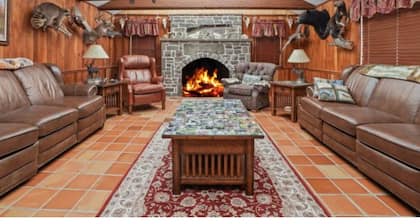 Charming 3 bedroom farmhouse with AC, fitness room in amazing Windsor NY