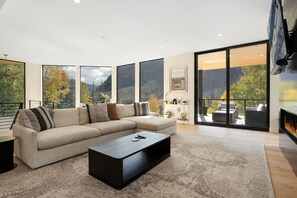Smart TV, fireplace, offices