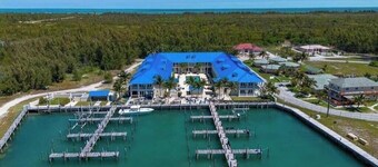 Premier Penthouse suite 3 bedroom condo in West End Bahamas Blue Marlin Cove