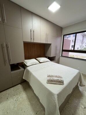 2 bedrooms, iron/ironing board, WiFi, bed sheets